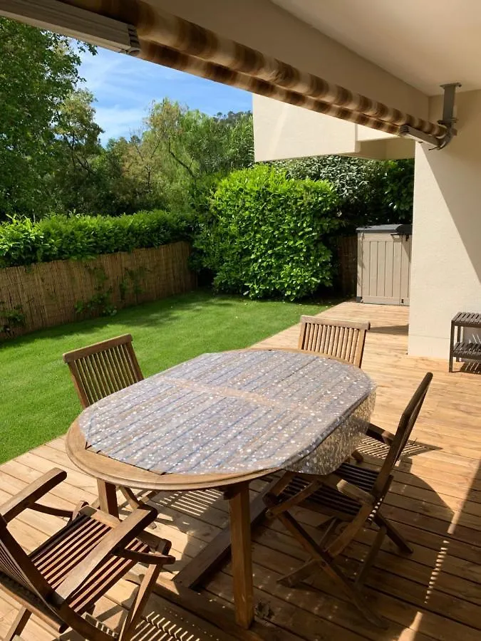MandelieuMagnifique T2 Avec Terrasse Et Jardin Priveアパートメント