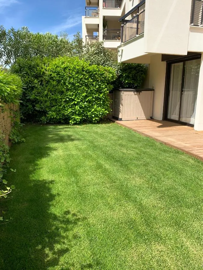 MandelieuMagnifique T2 Avec Terrasse Et Jardin Priveアパートメント フランス
